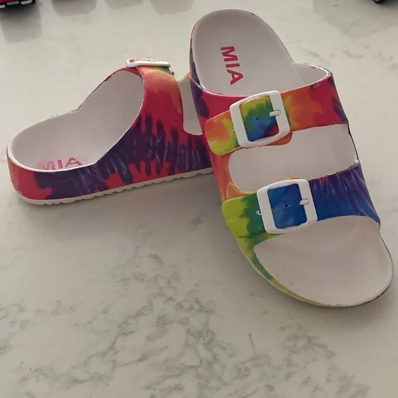 MIA Slip on Sandals. - Picture 2 of 3